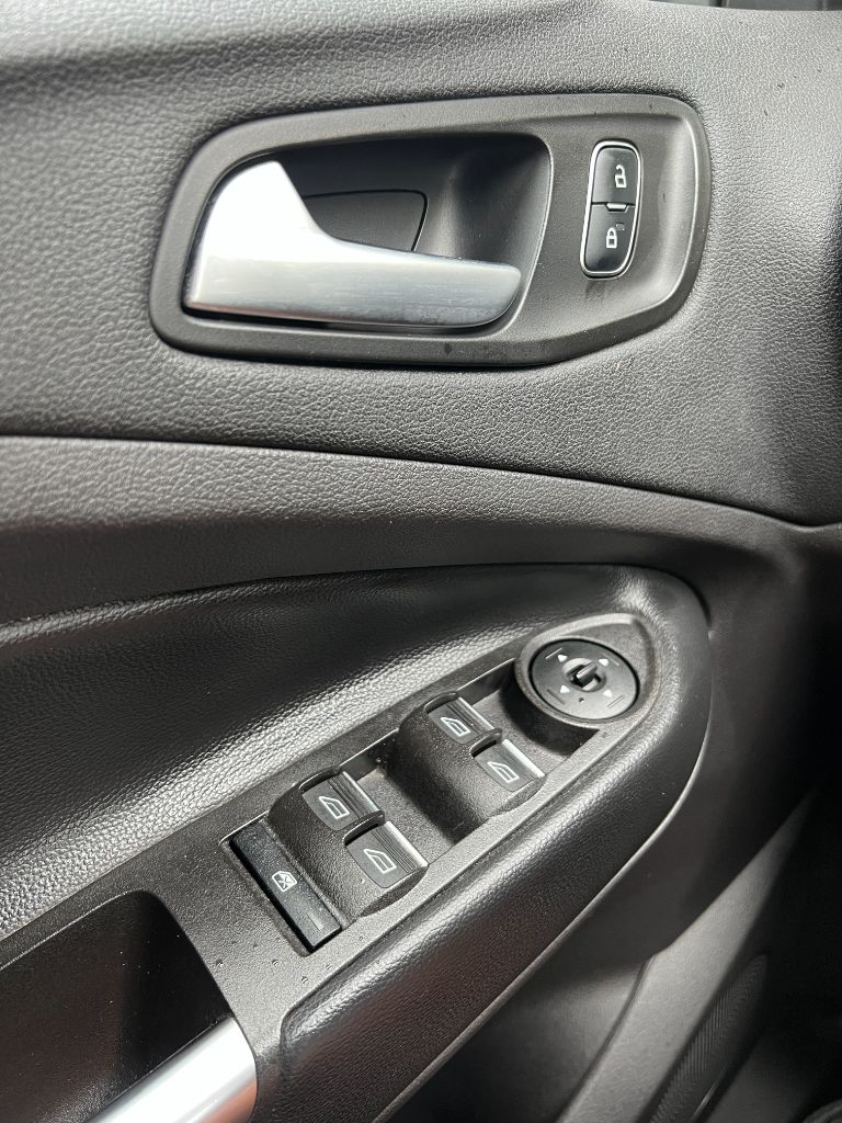 2019 Ford Escape SE - Photo 18