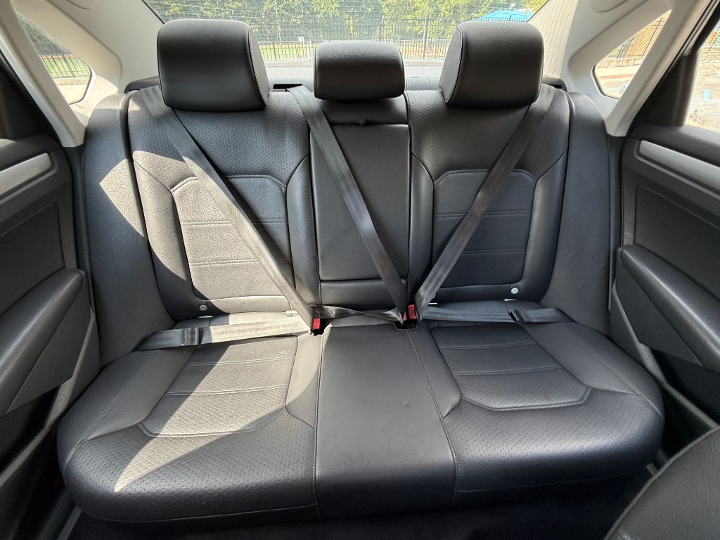2014 Volkswagen Passat Wolfsbug Edition - Photo 18
