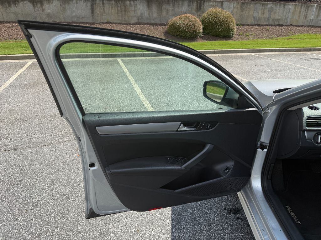 2014 Volkswagen Passat Wolfsbug Edition - Photo 15